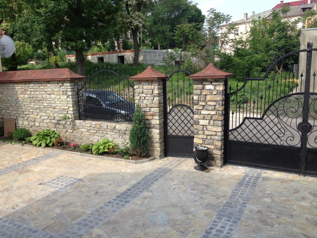 Guesthouse Grand Canyon Kamjanez-Podilskyj Exterior foto